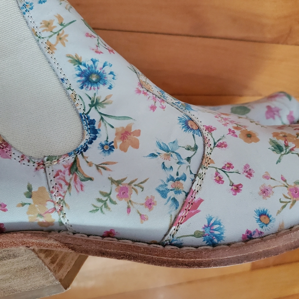 Free People Beau Floral Western Chelsea Boot - Picture 15 of 15